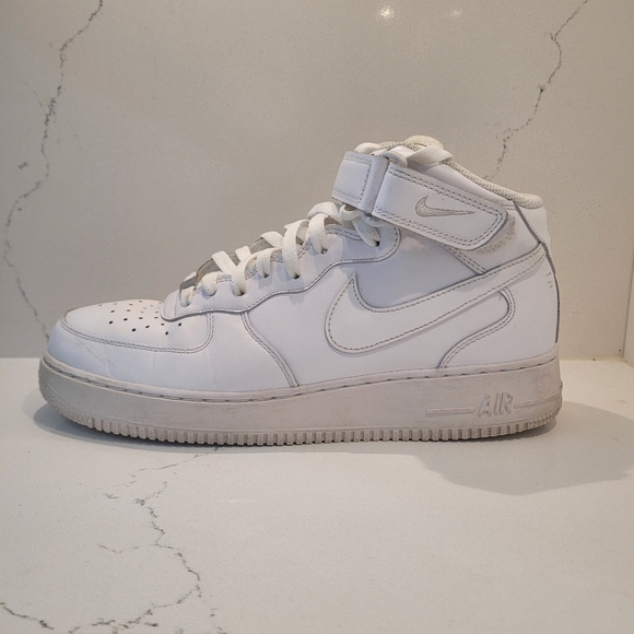 Nike Air Force 1 mids - Men's size 9.5US - Picture 1 of 9